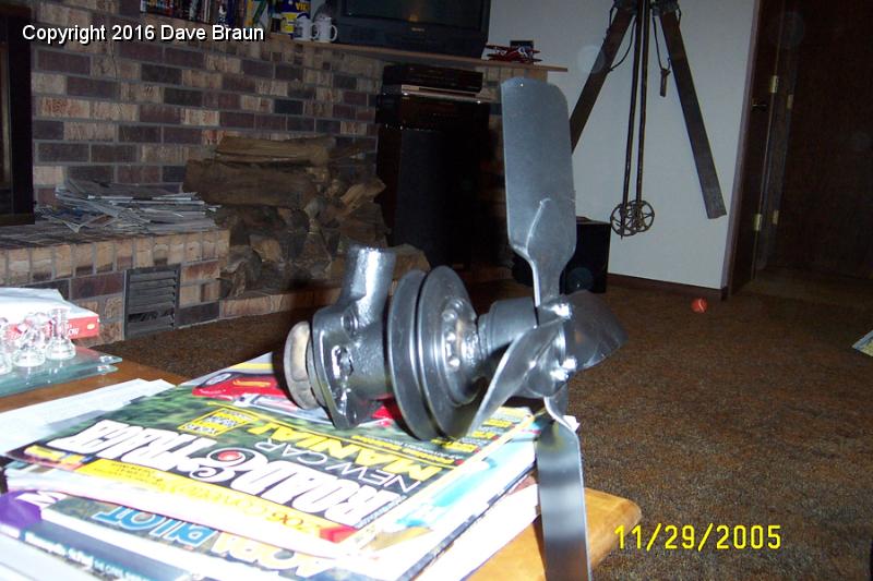 MGTD15470/Engine XPAG TD2 15613/Water Pump/fan spacer and pulley in place 4